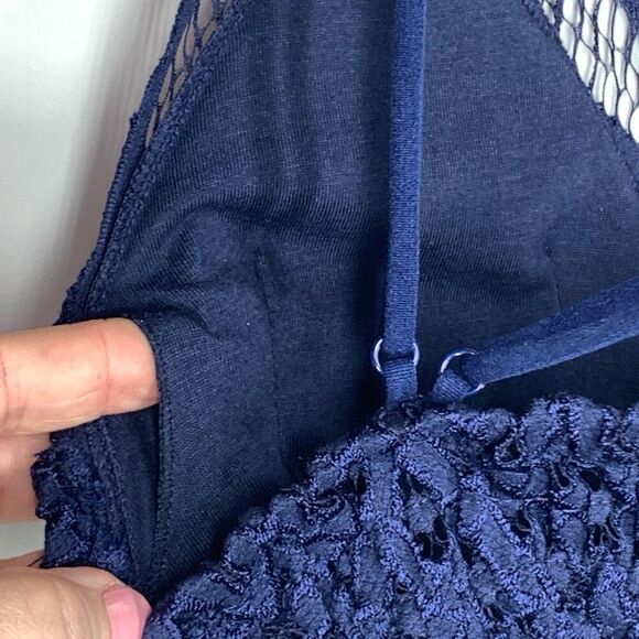 True Women's Pullover Criss-Cross Back Straps Crochet Lace Bralette Blue Small - Picture 9 of 9